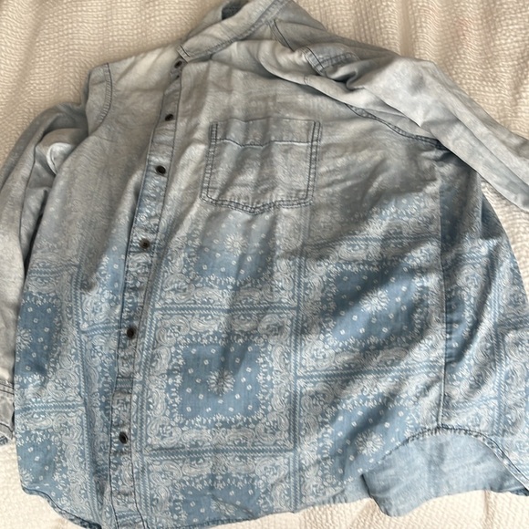 American Eagle Button Top Western Pattern Size Large - Picture 3 of 3